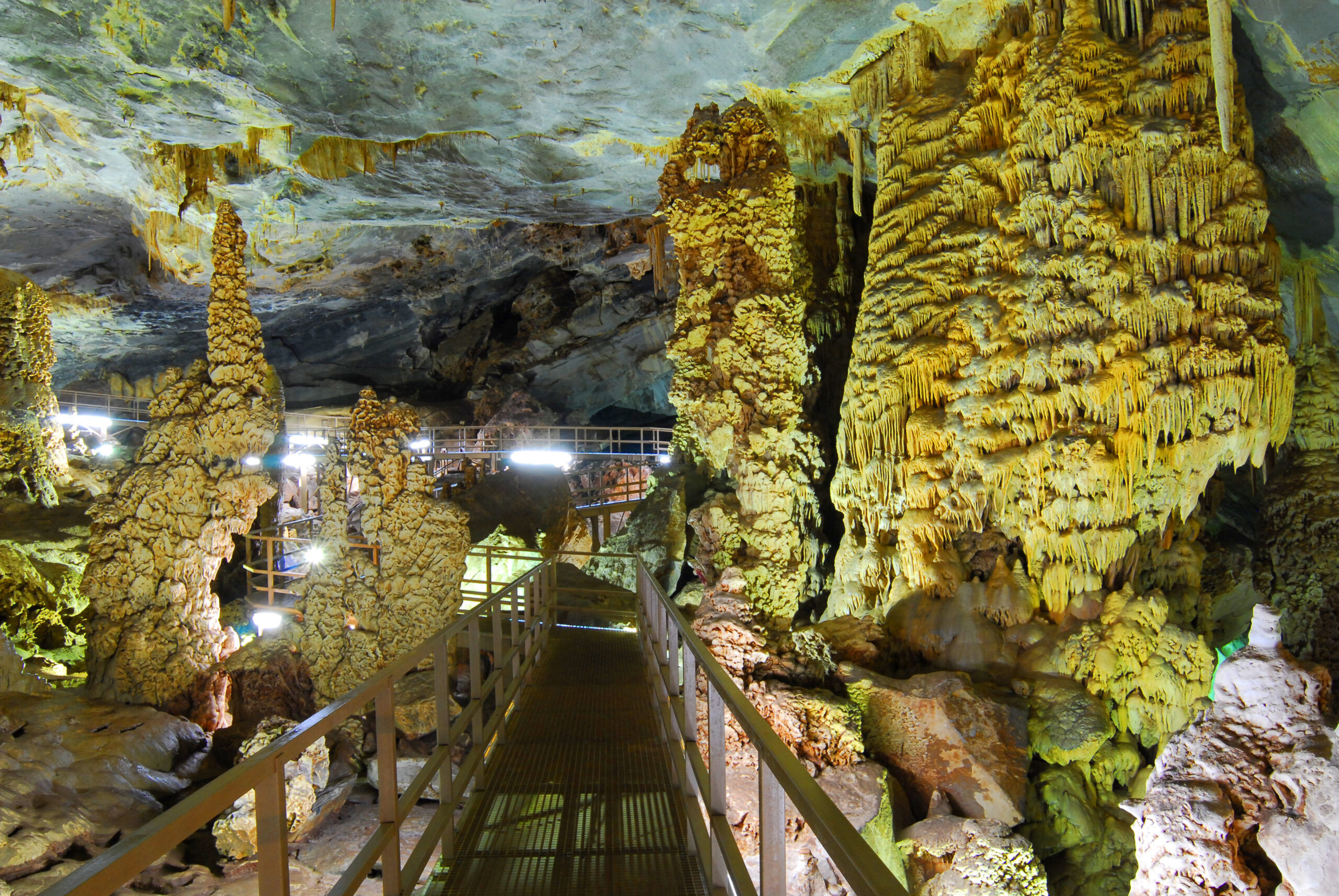 Grutas de Bustamante 01